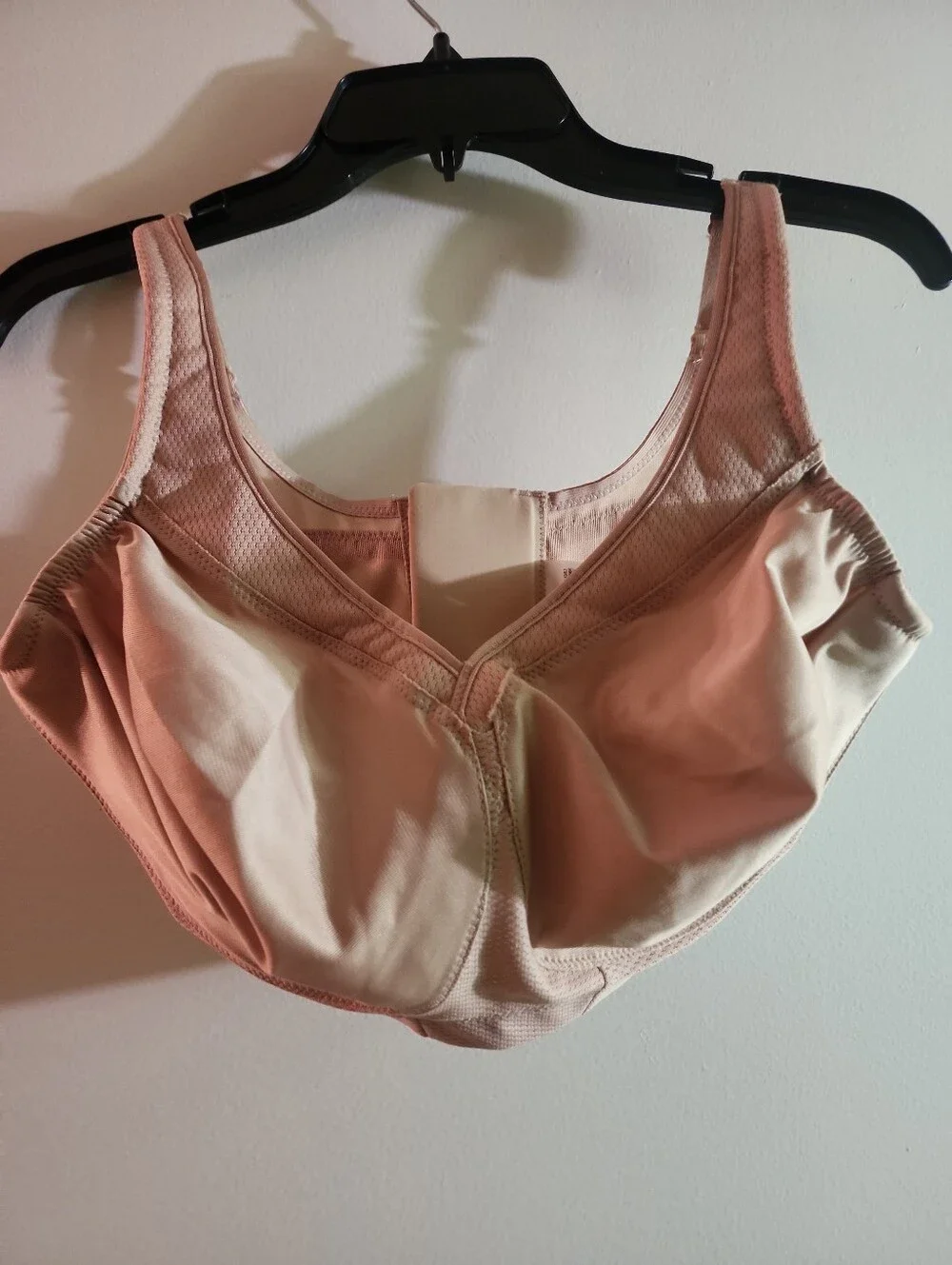 Glamorise Sport  Magic Lift Comfort Support Full-Coverage Nude Bra